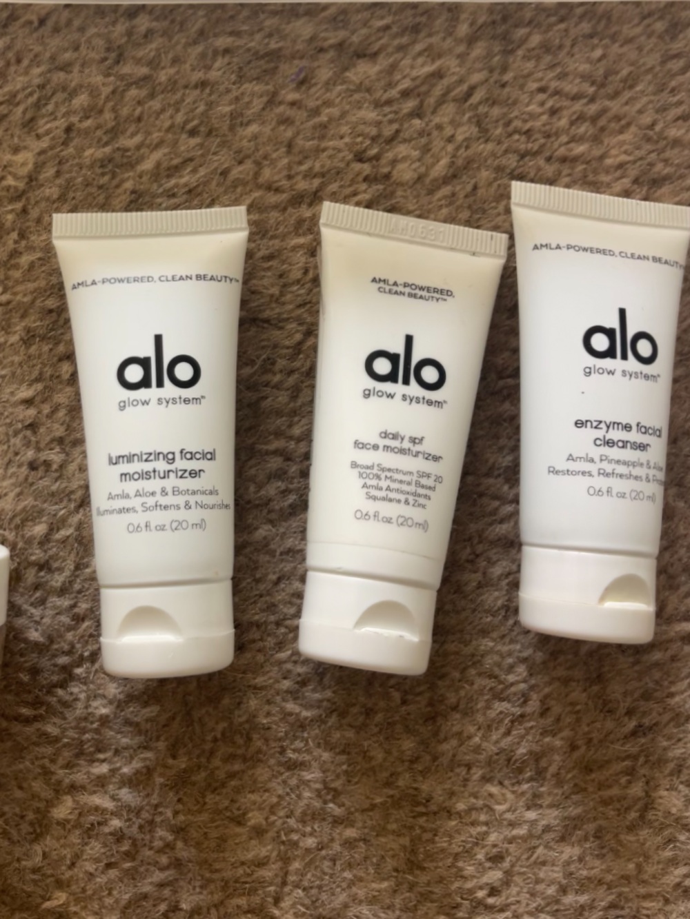 ALO Yoga Glow System Kit - Travel Pouch NEW - Picture 4 of 5